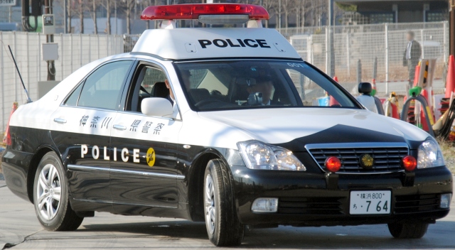 神奈川県警の新デザインのパトカー