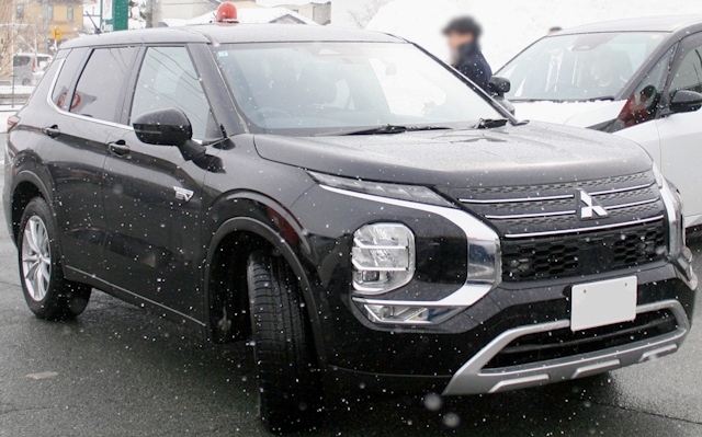 �A�E�g�����_�[PHEV