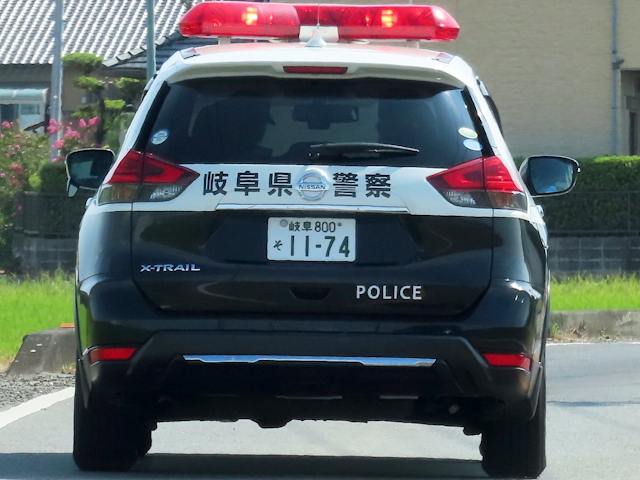 ���A