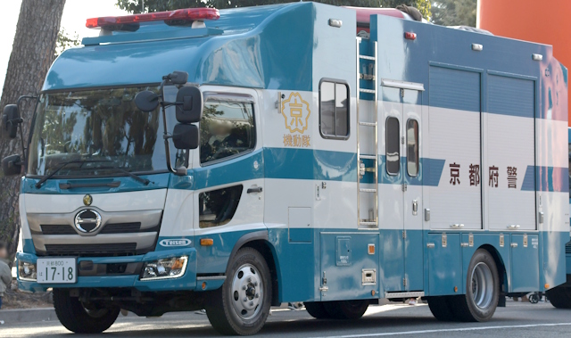 ����~����